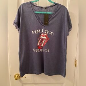 NWT SIZE SMALL SHEILAY V NECK T-SHIRT IN BLUE WITH ROLLING STONES LOGO ON FRONT